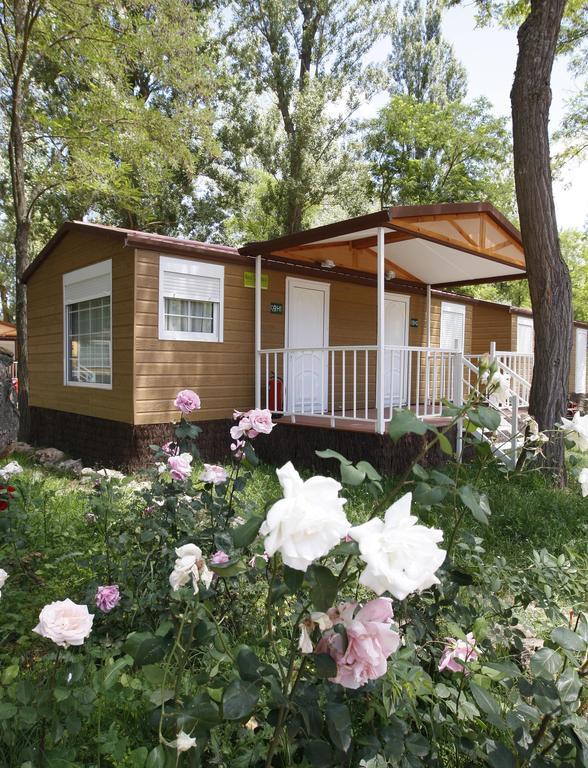 Camping Fuentes Blancas Burgo Oda fotoğraf